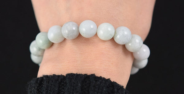 Attractive Vintage Look Pale Green White Jadeite Round Bead Stretchy Bracelet