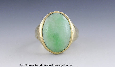Great Looking 14K Yellow Gold & Jade Cabochon Ring Size 7.25