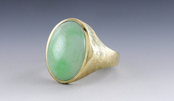 Great Looking 14K Yellow Gold & Jade Cabochon Ring Size 7.25