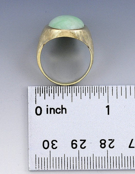 Great Looking 14K Yellow Gold & Jade Cabochon Ring Size 7.25