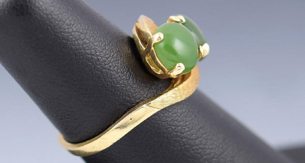 Gorgeous Vintage 14k Yellow Gold Brushed Finish Green Nephrite Jade Bypass Ring