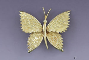 Charming Contemporary 18k Gold Butterfly Pin Brooch