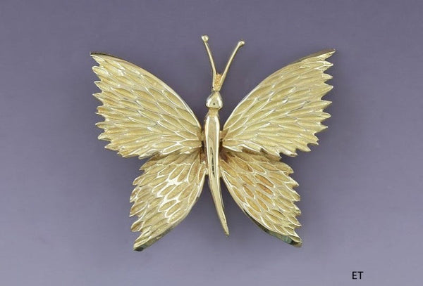 Charming Contemporary 18k Gold Butterfly Pin Brooch