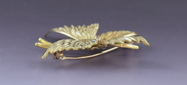 Charming Contemporary 18k Gold Butterfly Pin Brooch