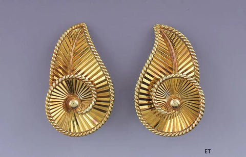 Dazzling Pair Retro 18k Gold Leaf Feather Swirl Earrings