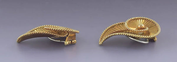 Dazzling Pair Retro 18k Gold Leaf Feather Swirl Earrings