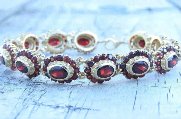 Gorgeous Italian 18k Yellow Gold and Garnet Link Bracelet