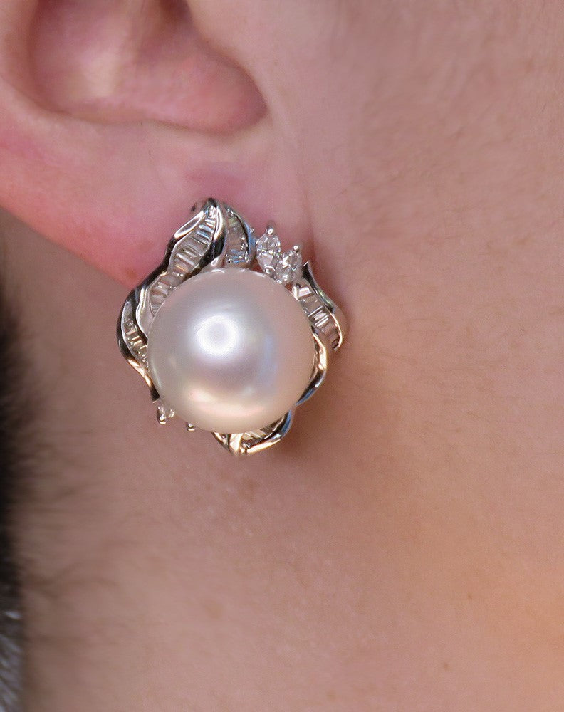 High End Designer 18K White Gold 14.5mm Pearl Diamond Gemstone Earrings