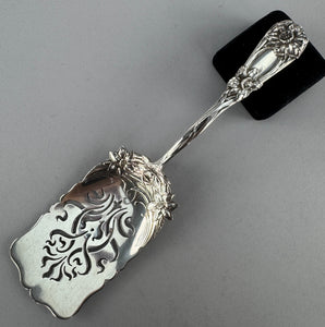 Pretty Art Nouveau Durgin New Art Sterling Silver Croquette Server 8.25 inches