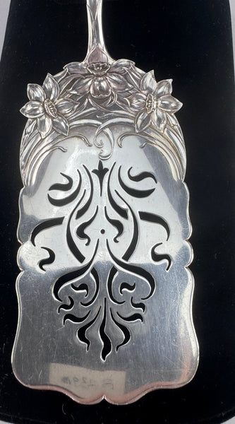 Pretty Art Nouveau Durgin New Art Sterling Silver Croquette Server 8.25 inches
