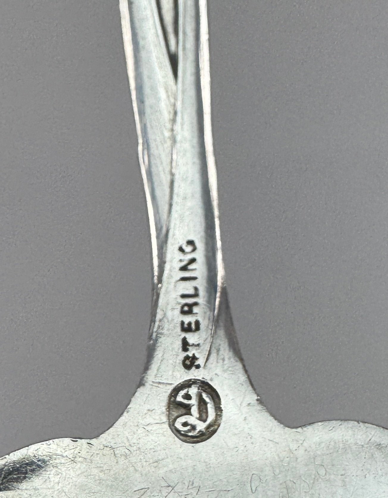 Pretty Art Nouveau Durgin New Art Sterling Silver Croquette Server 8.25 inches