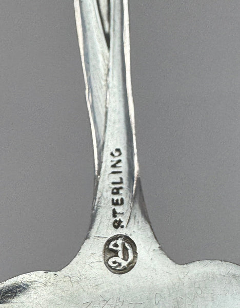 Pretty Art Nouveau Durgin New Art Sterling Silver Croquette Server 8.25 inches