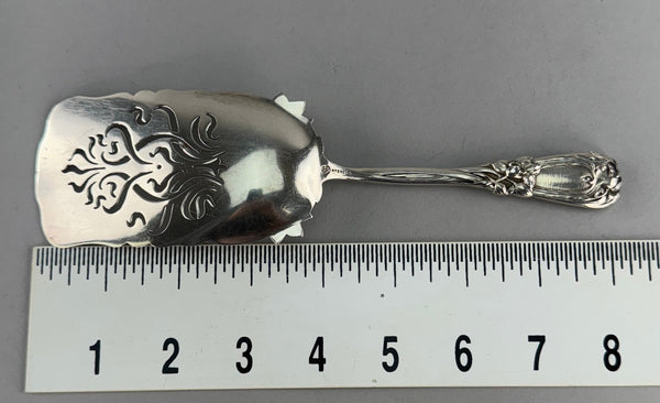 Pretty Art Nouveau Durgin New Art Sterling Silver Croquette Server 8.25 inches