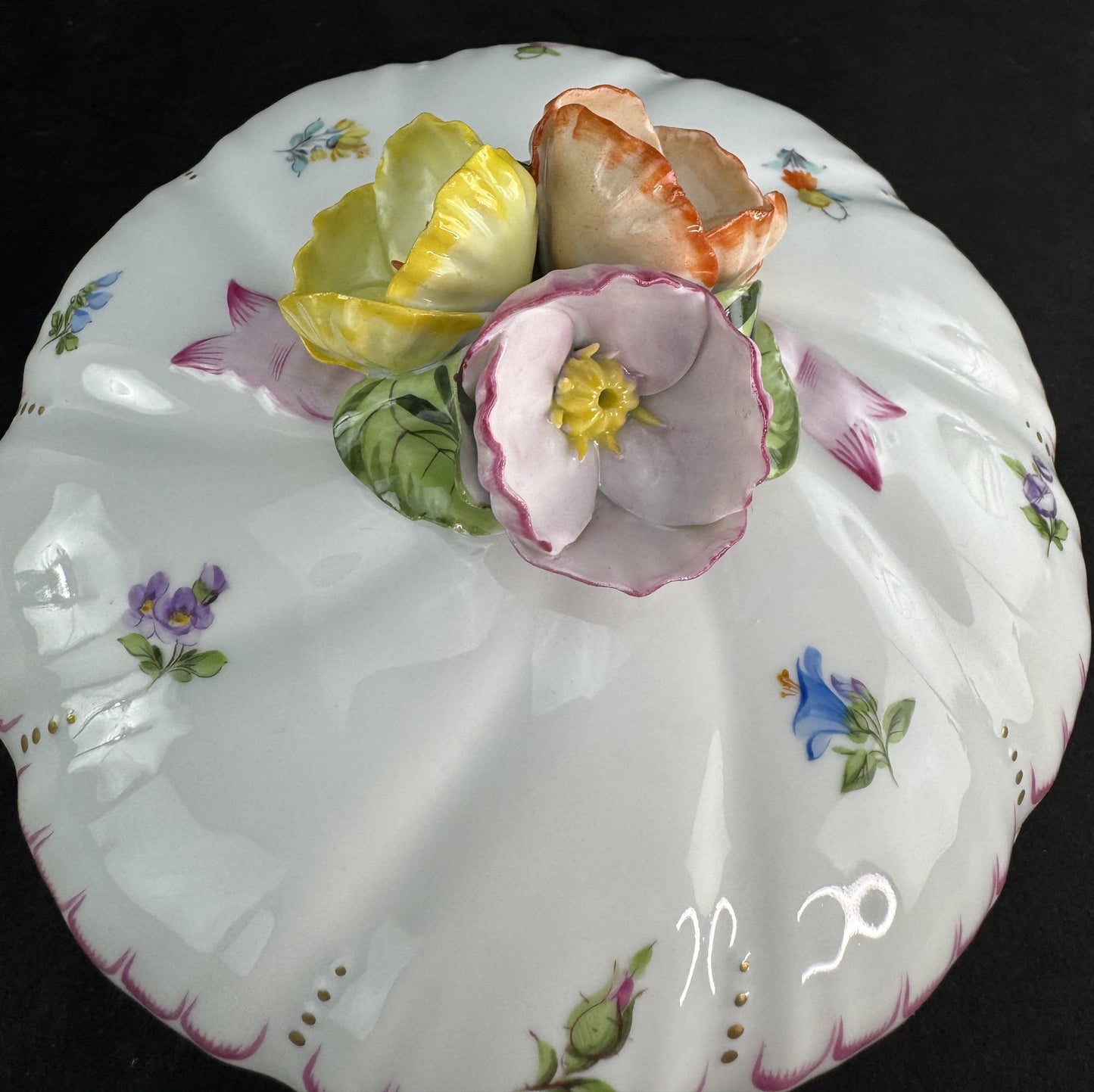 Lovely Herend Handpainted Floral Trinket Box Candy Dish w Flower Finial 6170