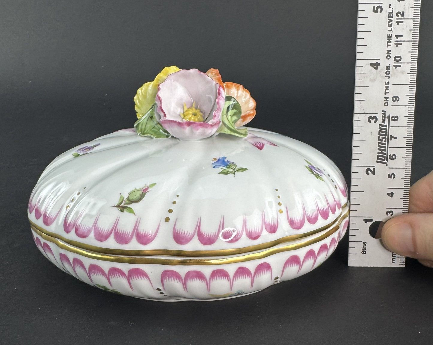 Lovely Herend Handpainted Floral Trinket Box Candy Dish w Flower Finial 6170
