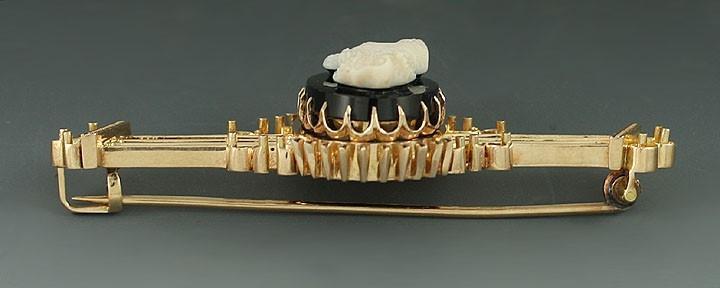 Victorian 14k Gold Carved Black & White Hardstone Cameo Brooch Pin
