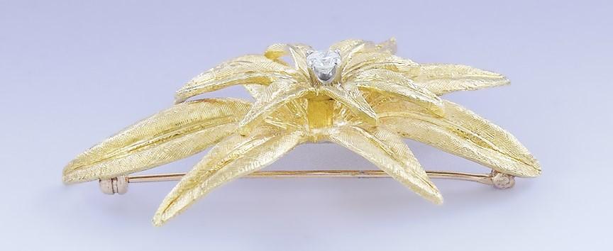 Elegant 18k Flower Gold & Diamond Floral Flower Pin Brooch