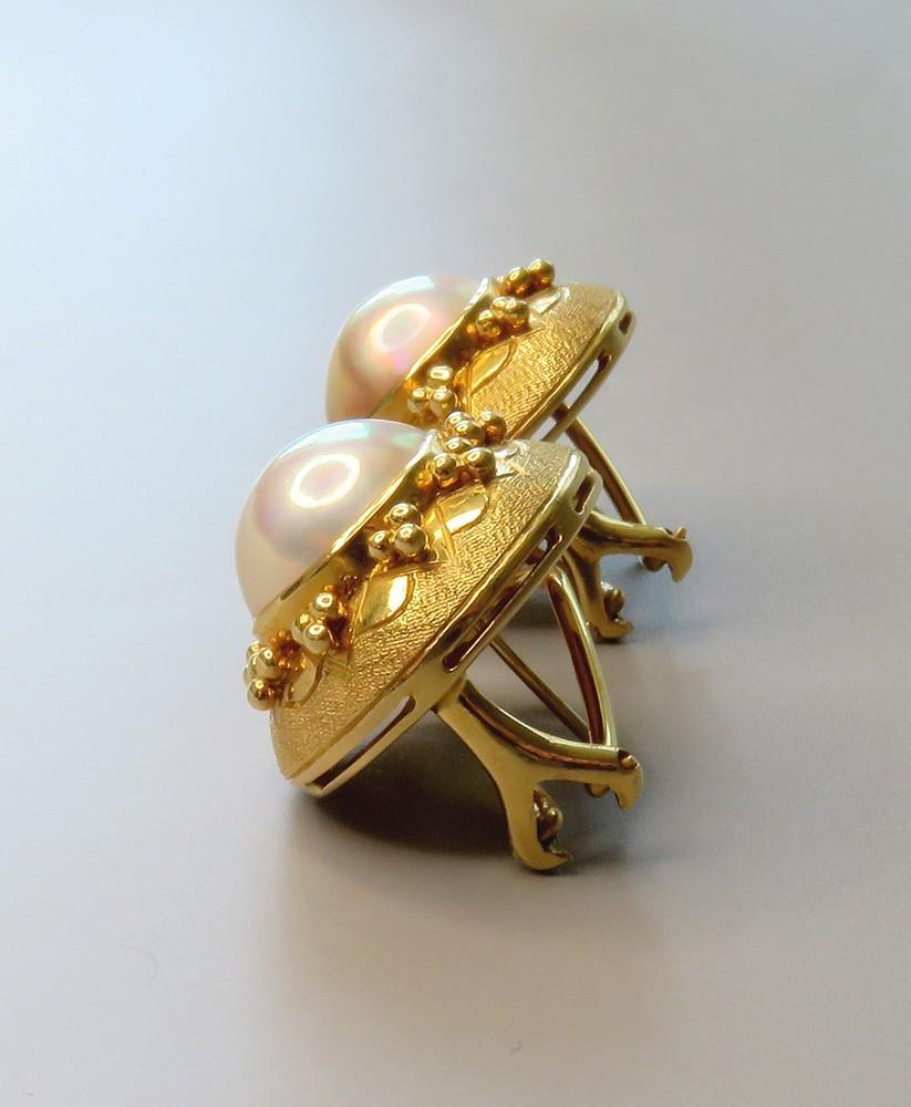 Stunning Paula Crevoshay 18k Yellow Gold Pink Mabe Pearl Dome Earrings