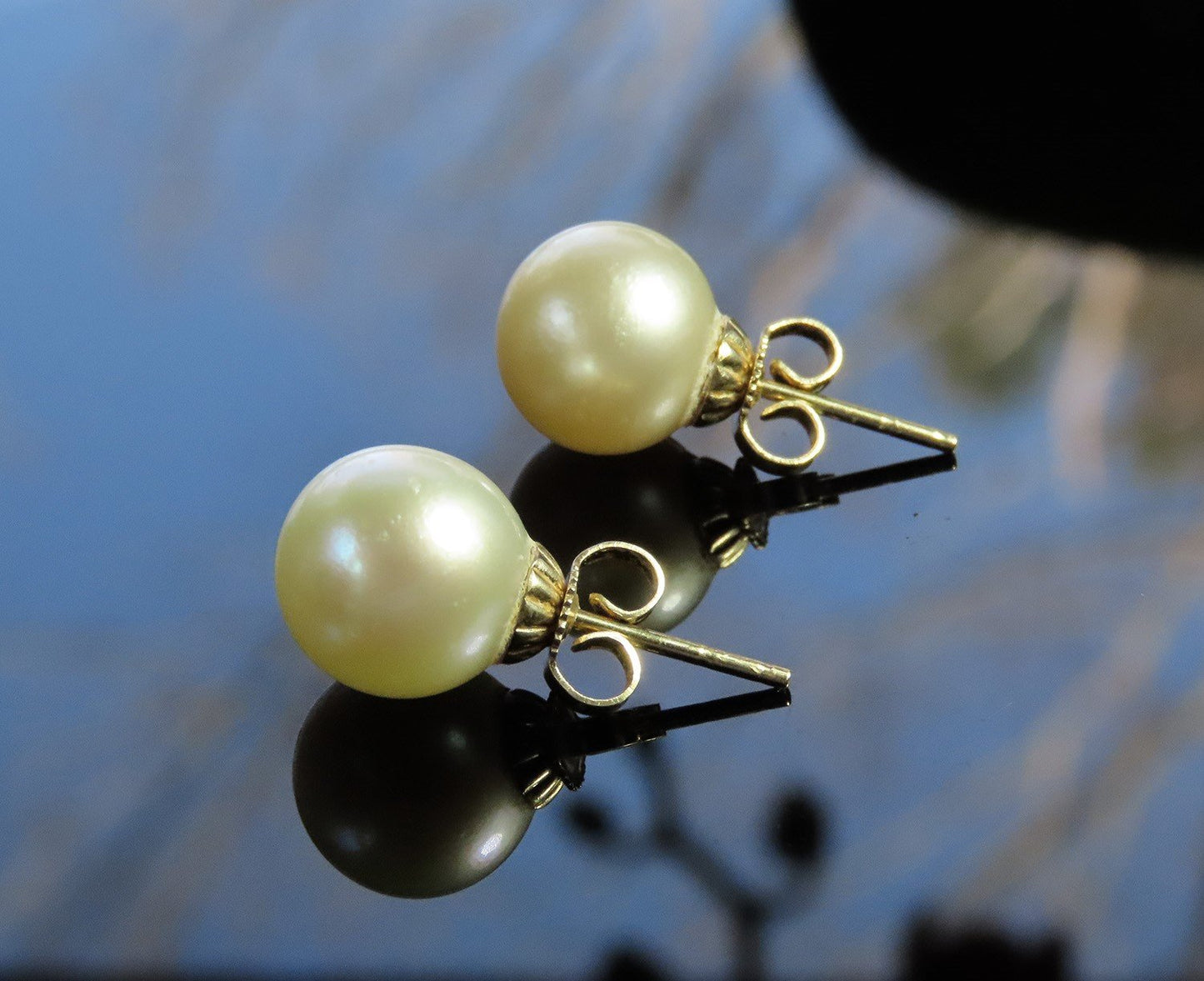 Classic Pair 14k Yellow Gold 10mm Pearl Stud Earrings