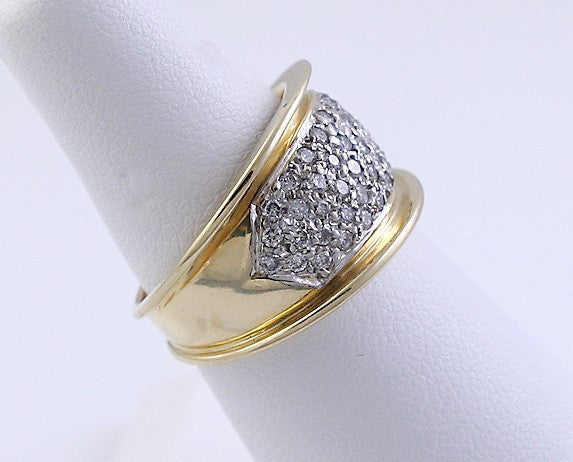 Fine Quality Modern 14K Yellow Gold & Diamond Band Style Ring