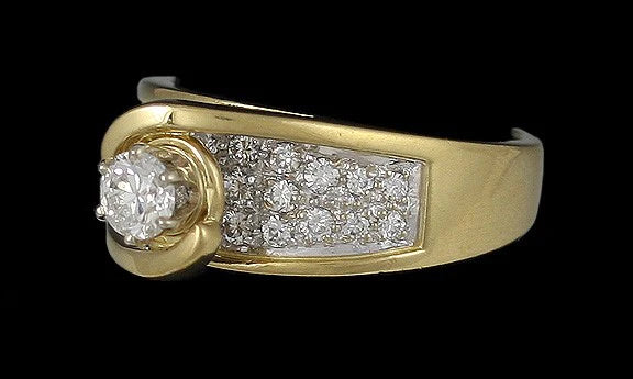 Eye Catching 18k Yellow Gold & Diamond Ring Modern