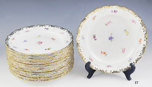 Great Set 12 Meissen Porcelain Plates Scattered Flowers and Gilding