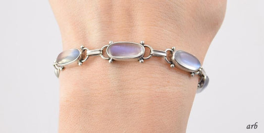 Stylish VTG Sterling Silver Oval Cabochon Moonstone Bracelet