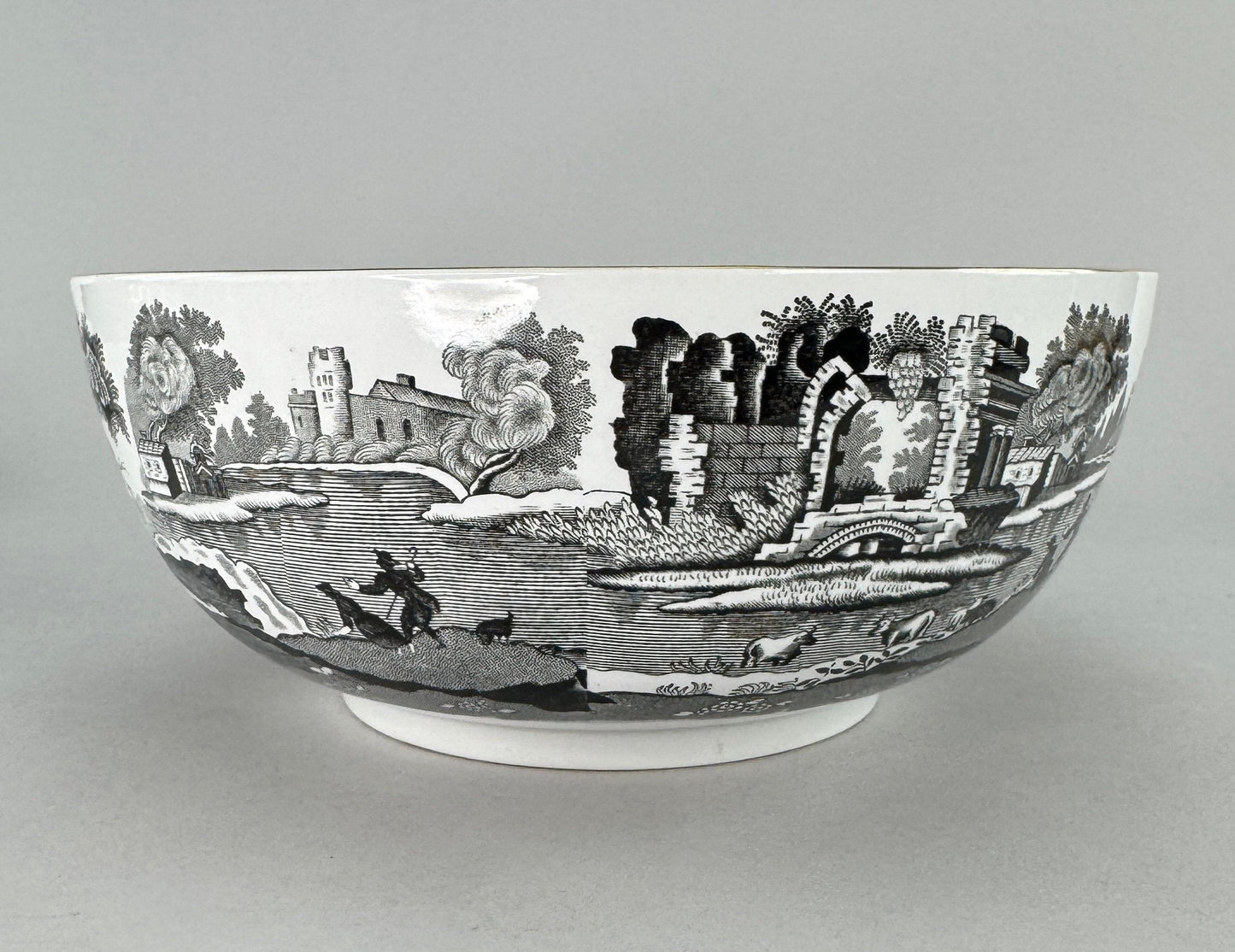 Lovely c1900 Copeland Spode Black Italian Centerpiece Fruit 9.5" Bowl