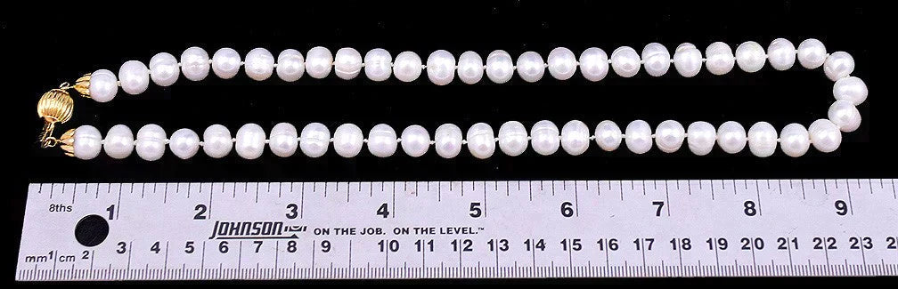 Nice Vintage Real White Ridged Pearl Necklace w/ Gleaming Gold Tone Clasp