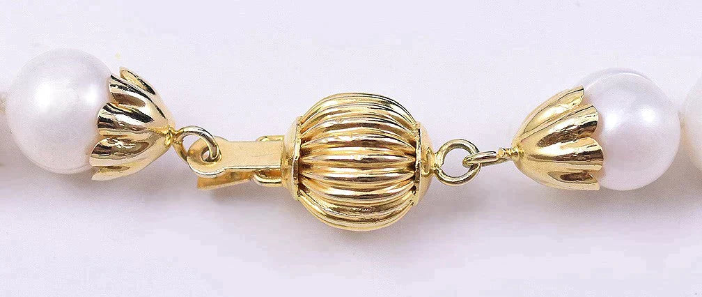 Nice Vintage Real White Ridged Pearl Necklace w/ Gleaming Gold Tone Clasp