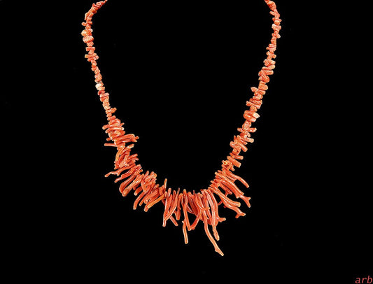 Nice Vintage Necklace With Red Branch Coral in Graduated Sizes w/ Hook Clasp