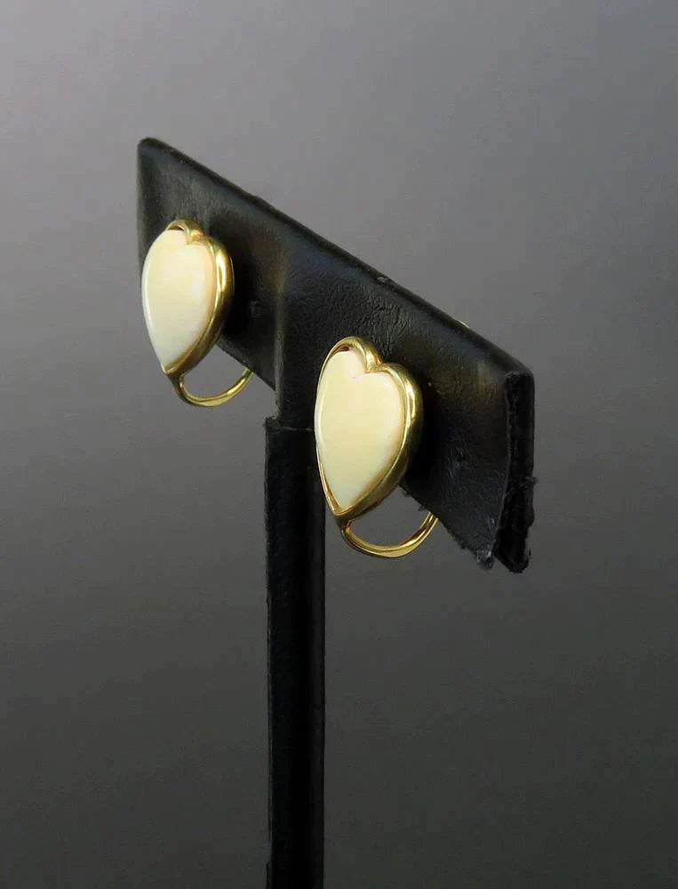 Vintage Sweet 18k Yellow Gold Carved Heart Clip Earrings