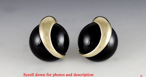 Modern Pair of Black Onyx 14K Yellow Gold Stud Earrings Clip On