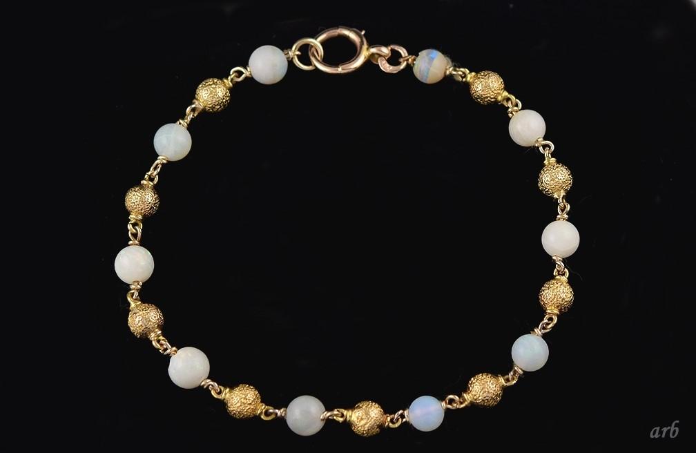 Lovely VTG 14k Yellow Gold Opal and Textured Gold Beaded Bracelet