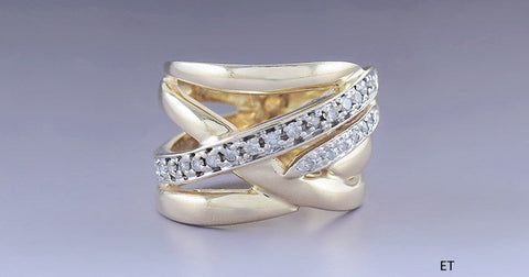 Beautiful 14K Yellow Gold & Sparkling Diamond Ring Size 7