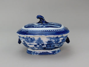 Nankin Nanking English-Made Small Porcelain Covered Gravy Tureen c 1825