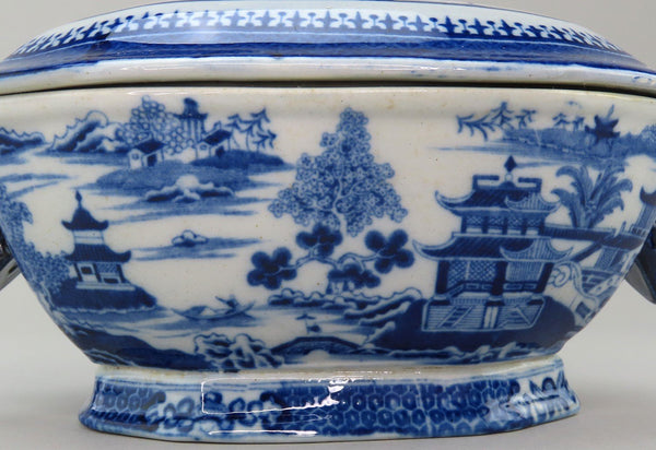 Nankin Nanking English-Made Small Porcelain Covered Gravy Tureen c 1825