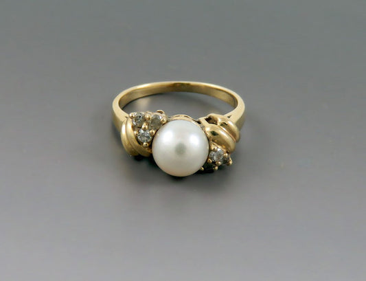 Beautiful 14k Yellow Gold ~6.8mm Pearl Diamond Ring