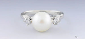 Lovely 14k White Gold Pearl & Diamond Ring