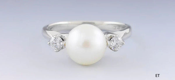 Lovely 14k White Gold Pearl & Diamond Ring