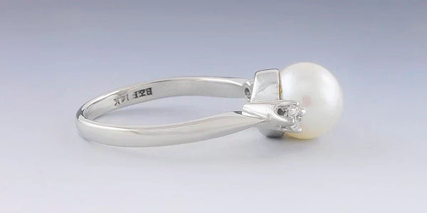 Lovely 14k White Gold Pearl & Diamond Ring