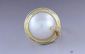 Stunning 18k Yellow Gold Mabe Pearl & Diamond Statement Dome Ring