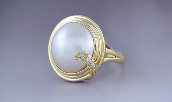 Stunning 18k Yellow Gold Mabe Pearl & Diamond Statement Dome Ring
