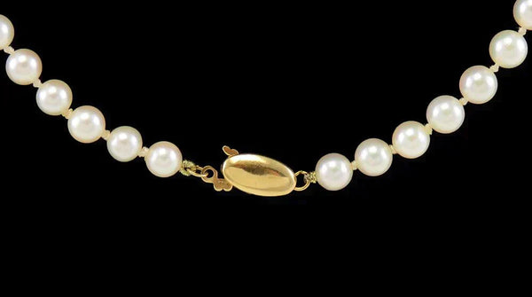 Wonderful Quality Knotted Strand of Pearls Necklace 14K Yellow Gold Clasp