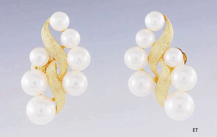 Classy VTG Pair 14k Gold & Pearl Screwback Earrings
