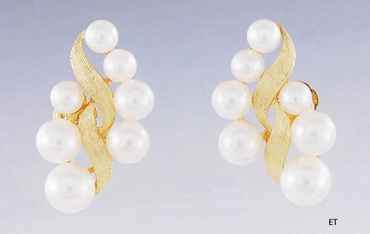 Classy VTG Pair 14k Gold & Pearl Screwback Earrings