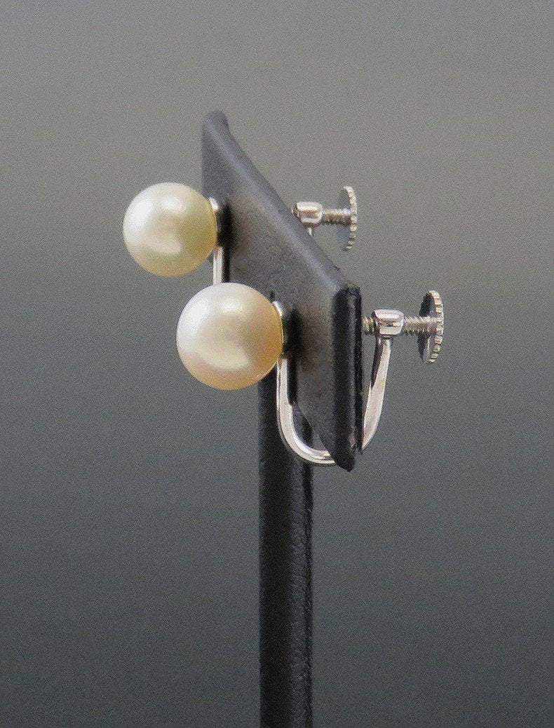 Attractive 14K White Gold Great Quality 8.1mm Pearl Screw-back Earrings