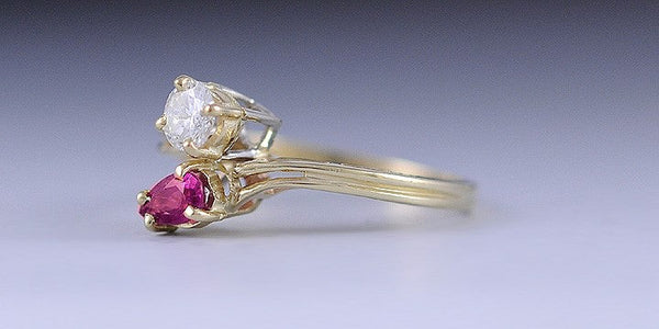 Stunning 14K Yellow Gold Ruby & Sparkling Diamond Toi Et Moi Ring Size 6.25