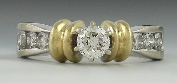 Eye Catching Two Tone 14K Gold & Brilliant Diamond Ring Size 6.75