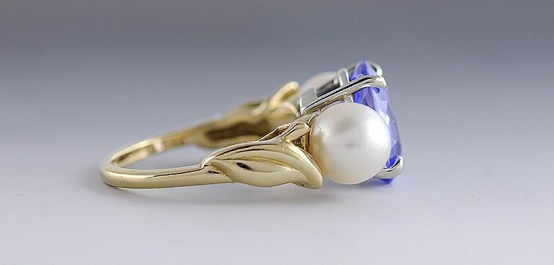 Stunning 18K Yellow Gold Pearl Blue Spinel Ring
